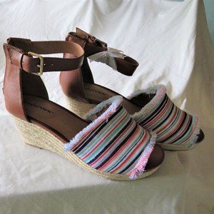 ComfortView Woven Straw Wedgies  NEW without Tags 8M  NEW PRICE !!!!!
